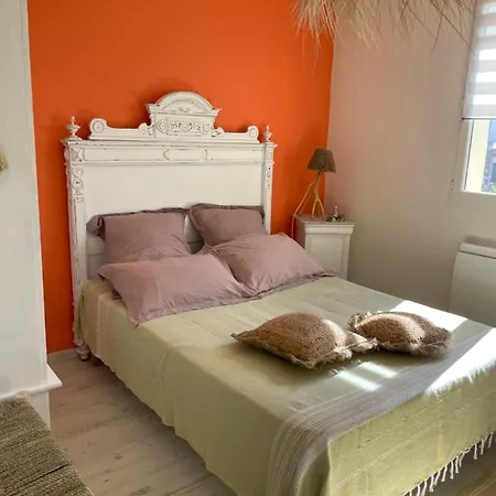 Homestay Maison De Charme La Soleiade *